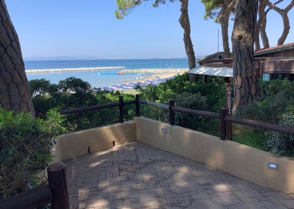 <pre>FOLLONICA (GR)</pre>BAGNO IL BOSCHETTO